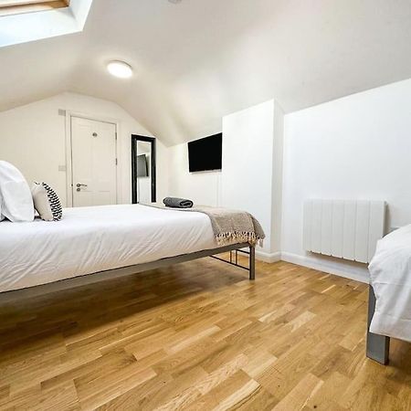 Newly Refurbished Luxury 3 Bedroom Apartment ลอนดอน ภายนอก รูปภาพ