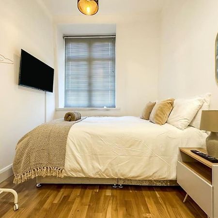 Newly Refurbished Luxury 3 Bedroom Apartment ลอนดอน ภายนอก รูปภาพ