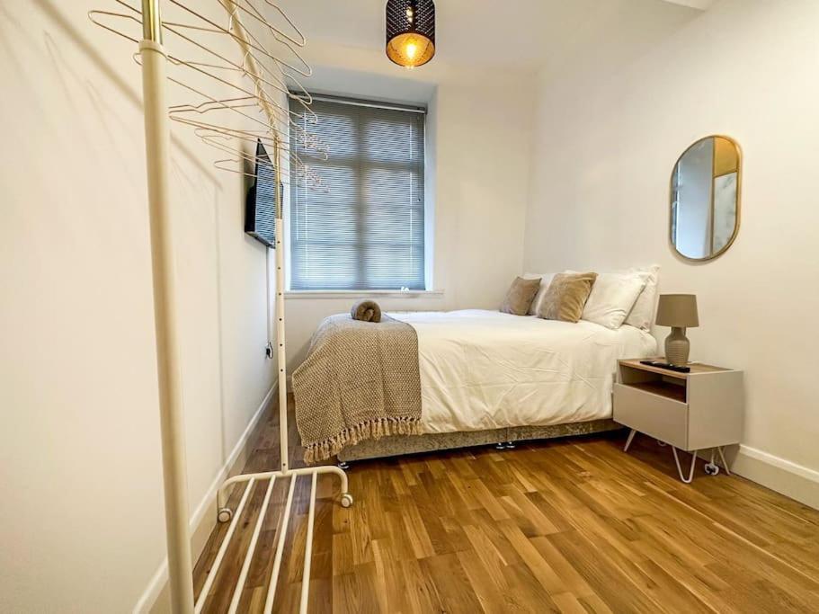Newly Refurbished Luxury 3 Bedroom Apartment ลอนดอน ภายนอก รูปภาพ